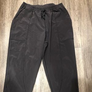 🥳 Lululemon- Crop Jogger 🏃🏻‍♀️